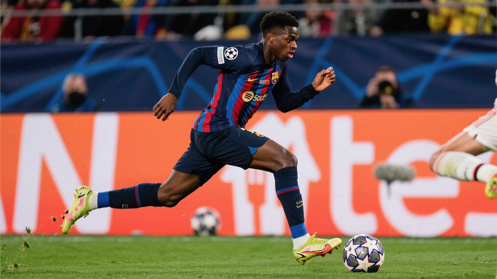 欧冠最佳阵容揭晓：登贝莱领衔，国米独苗入选